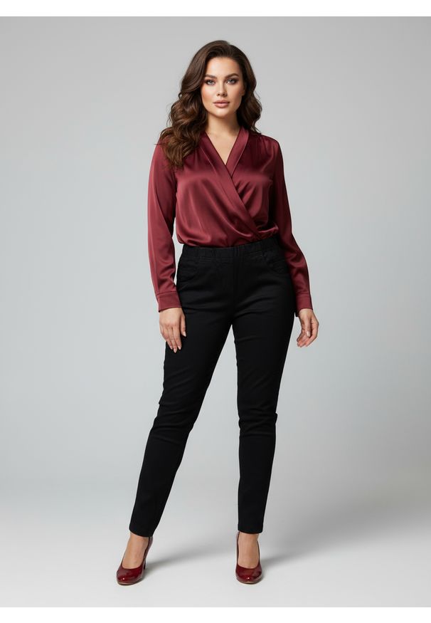 Moda Size Plus Iwanek - Eleganckie czarne spodnie Jeangaliny01 o kroju slim fit PLUS SIZE XXL OVERSIZE JESIEŃ. Okazja: na co dzień, do pracy. Kolekcja: plus size. Kolor: czarny. Materiał: poliester, denim, bawełna, tkanina, elastan. Sezon: jesień. Styl: elegancki