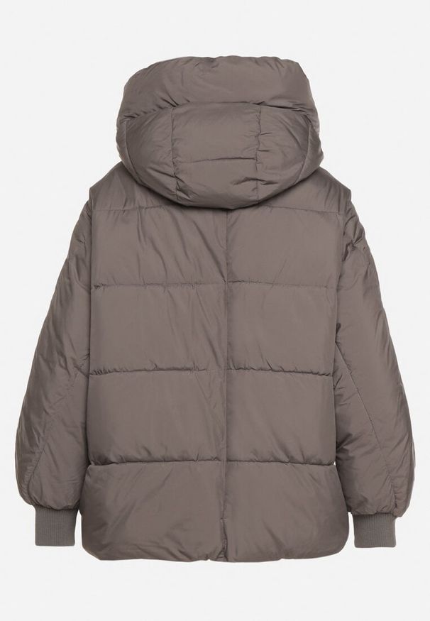 Born2be - Szara Pikowana Kurtka o Kroju Oversize z Kapturem Mevisana. Okazja: na spacer. Typ kołnierza: kaptur. Kolor: szary. Materiał: dzianina, jeans, poliester. Sezon: jesień, zima