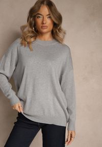 Renee - Szary Nietoperzowy Sweter w Minimalistycznym Stylu Raliava. Okazja: na co dzień. Kolor: szary. Materiał: skóra, jeans. Styl: casual, elegancki #1