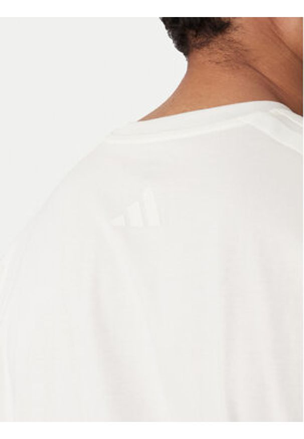 Adidas - adidas T-Shirt Lux Coffee Cafe Pour Graphic KB4845 Biały Loose Fit. Kolor: biały. Materiał: bawełna