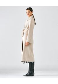 CASTELLANI - Beżowy płaszcz z kaszmirem. Kolor: beżowy. Materiał: kaszmir. Styl: klasyczny
