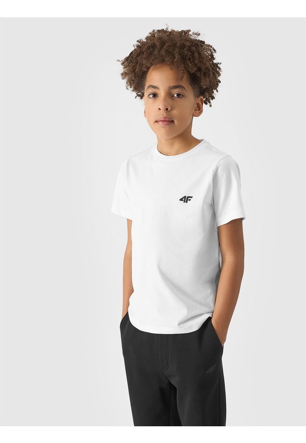 4f - T-shirt gładki chłopięcy - biały. Okazja: na co dzień. Kolor: biały. Materiał: bawełna, dzianina, jersey. Długość rękawa: krótki rękaw. Długość: krótkie. Wzór: gładki. Sezon: lato. Styl: casual, sportowy