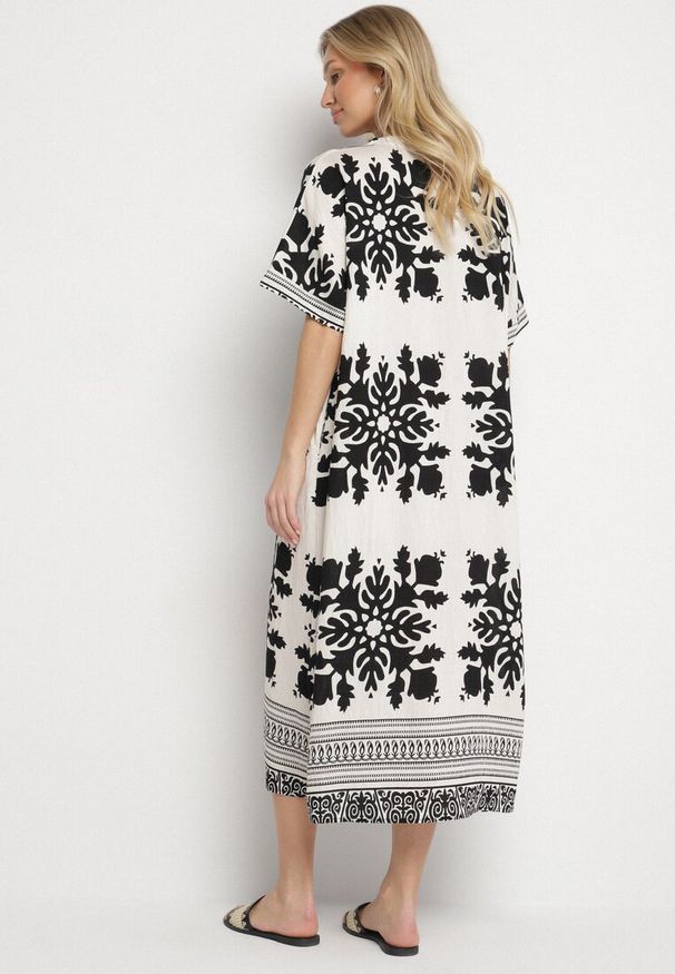 Born2be - Biała Sukienka Pudełkowa z Wiskozy z Dekoltem w Serek w Etniczny Wzór Abrellis. Okazja: na co dzień, na spacer. Typ kołnierza: dekolt w serek. Kolor: biały. Materiał: wiskoza. Długość rękawa: krótki rękaw. Styl: casual, elegancki