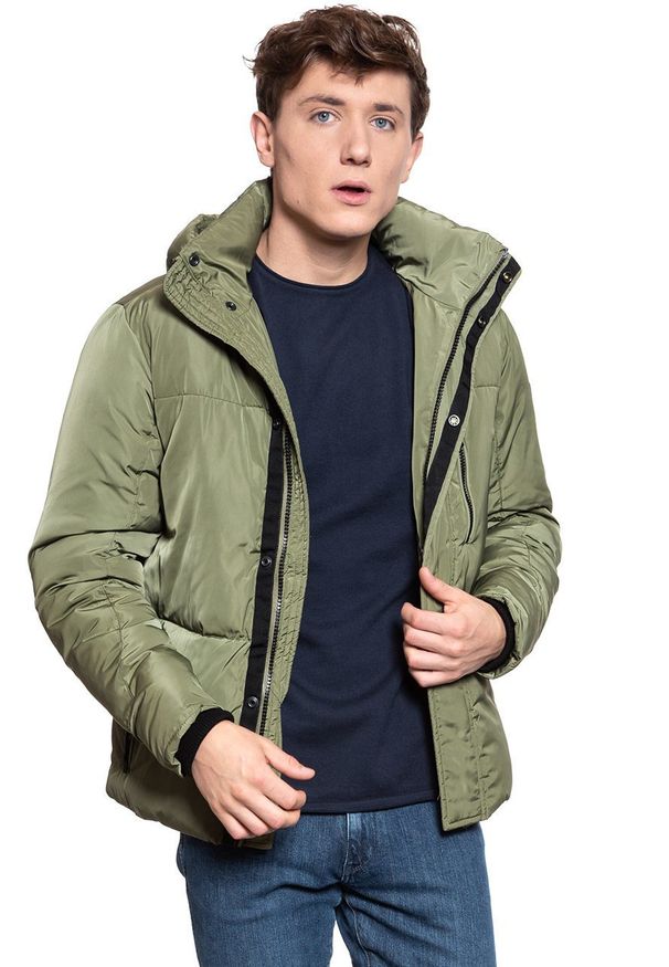 Wrangler - WRANGLER PROTECTOR JACKET MĘSKA KURTKA ZIMOWA CLOVER GREEN W4A2W3G05 112129068. Typ kołnierza: kaptur. Materiał: puch. Sezon: zima