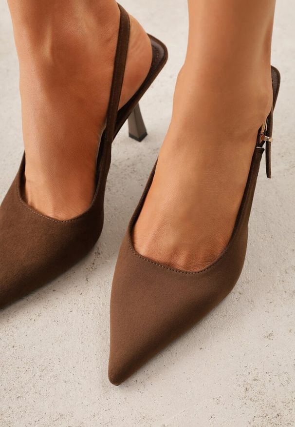 Renee - Brązowe Szpilki Slingback VICES z Imitacji Zamszu z Prostokątną Klamerką Natuma. Okazja: na randkę, na wesele, na co dzień, na ślub cywilny. Zapięcie: klamry. Kolor: brązowy. Materiał: zamsz. Obcas: na szpilce. Styl: casual, elegancki