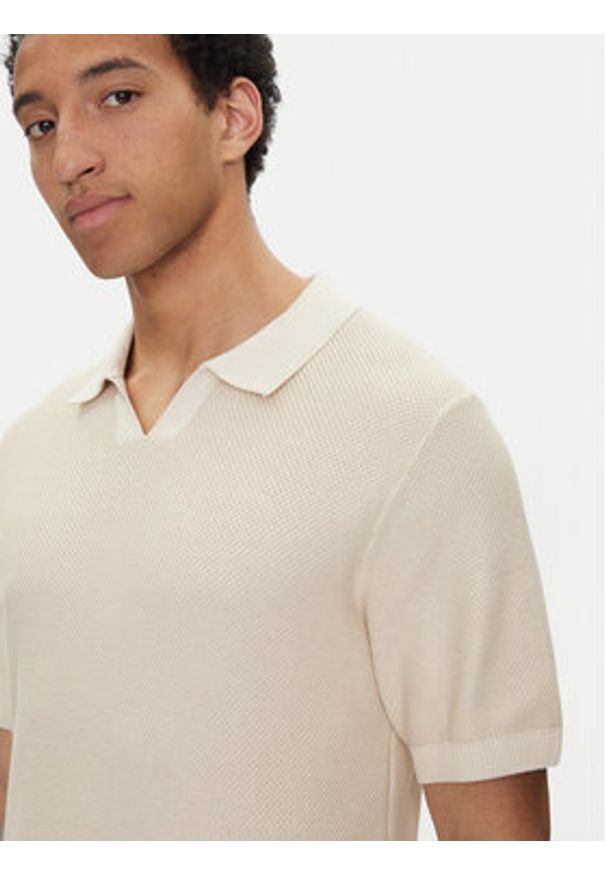 Jack & Jones Polo Ceaston 12273012 Beżowy Regular Fit. Typ kołnierza: polo. Kolor: beżowy. Materiał: bawełna