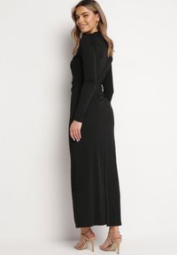 Born2be - Czarna Dopasowana Sukienka Koktajlowa z Modnym Drapowaniem i Rozcięciem Faeridae. Kolor: czarny. Styl: wizytowy #4