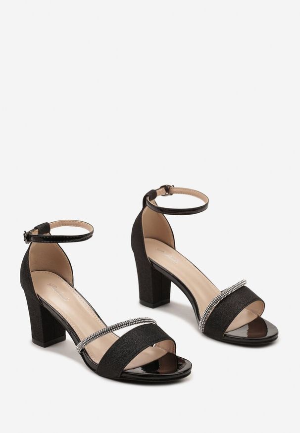 Born2be - Czarne Brokatowe Sandały na Obcasie z Ozdobnymi Paskami i Cyrkoniami Zapinane Wokół Kostki Rameka. Okazja: na spacer. Zapięcie: pasek. Kolor: czarny. Wzór: aplikacja. Sezon: lato. Obcas: na obcasie. Styl: wizytowy, elegancki. Wysokość obcasa: średni