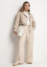 Born2be - Beżowa Kurtka Ramoneska o Krótkim Fasonie Typu Trencz Nilanelia. Kolor: beżowy. Materiał: jeans. Długość rękawa: długi rękaw. Długość: krótkie. Styl: klasyczny, elegancki #2