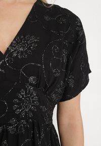 Born2be - Czarna Wiskozowa Sukienka z Metaliczną Nicią i Haftem Nelvesia. Okazja: na co dzień. Kolor: czarny. Materiał: wiskoza. Wzór: haft. Sezon: wiosna. Styl: klasyczny, casual, elegancki #2