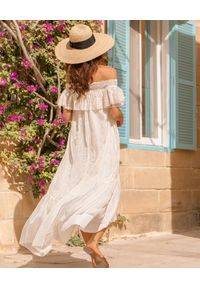 BY CABO - Jedwabna sukienka Casablanca. Kolor: biały. Materiał: jedwab. Wzór: ażurowy. Długość: midi