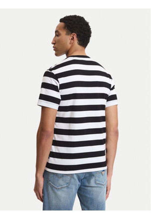 Guess Jeans T-Shirt M4YI84 K9XF1 Czarny Regular Fit. Kolor: czarny. Materiał: bawełna