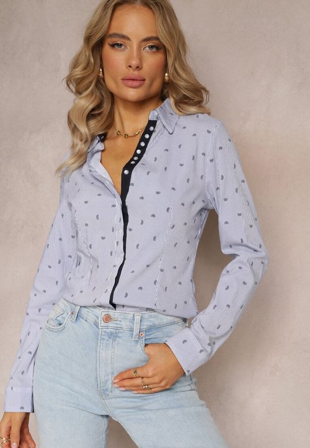 Renee - Niebieska Koszula z Długim Rękawem Zapinana na Guzki w Drobny Print Tardena. Kolor: niebieski. Materiał: bawełna, elastan. Długość rękawa: długi rękaw. Długość: długie. Wzór: nadruk