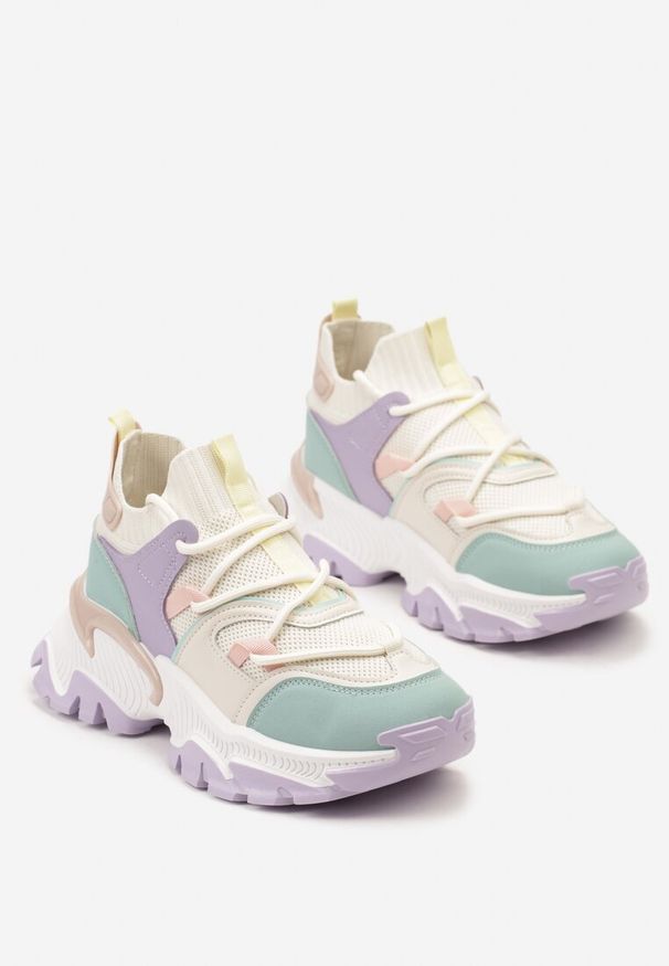 Renee - Fioletowo-Zielone Sneakersy w Skarpetkowym Stylu z Elastycznym Wiązaniem i Tłoczoną Podeszwą Ielene. Okazja: na co dzień. Zapięcie: bez zapięcia. Kolor: fioletowy. Materiał: skóra, jeans. Obcas: na obcasie. Wysokość obcasa: średni