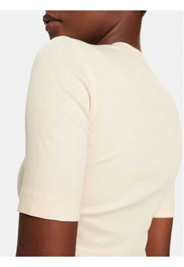 IVY & OAK - IVY OAK T-Shirt Kristin IO1100X2351 Beżowy Slim Fit. Kolor: beżowy. Materiał: bawełna