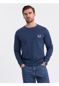 Ombre Clothing - Męski bawełniany longsleeve z dekoltem U w paski i haftem – ciemnoniebieski V3 - Rozmiar: M. Kolor: niebieski. Materiał: bawełna. Długość rękawa: długi rękaw. Wzór: haft, paski. Styl: sportowy