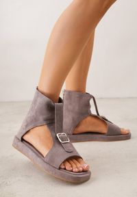 Renee - Szare Sandały Typu Botki Ozdobione Metaliczną Klamrą z Przodu Adrasaia. Zapięcie: klamry. Kolor: szary. Wzór: aplikacja. Sezon: lato #4