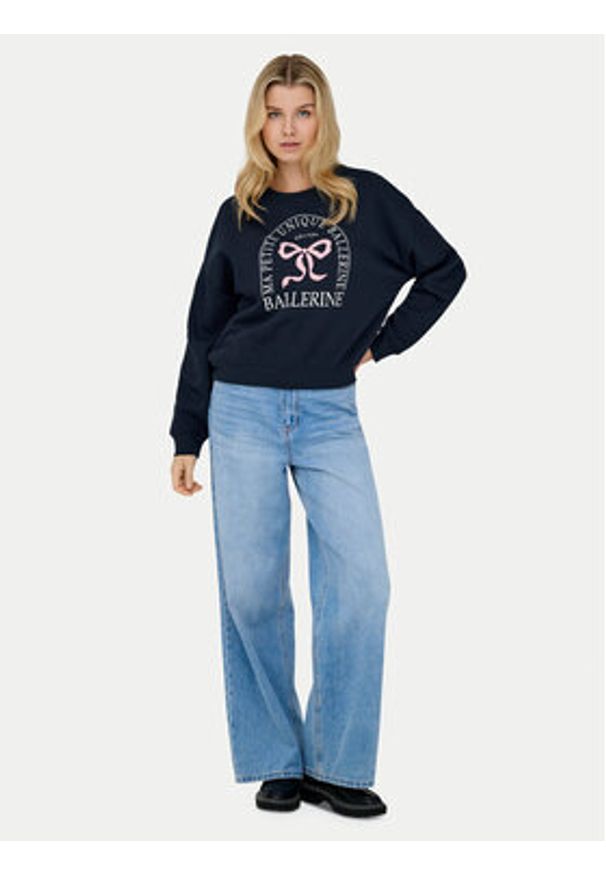 only - ONLY Bluza 15254183 Granatowy Loose Fit. Kolor: niebieski. Materiał: bawełna