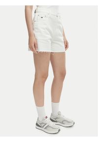 Tommy Jeans Szorty jeansowe DW0DW22695 Biały Regular Fit. Kolor: biały. Materiał: bawełna #1