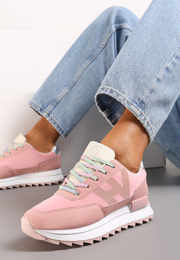 Born2be - Różowe Sneakersy na Piankowej Podeszwie z Bieżnikiem Ozdobione Przeszyciami Keileth. Zapięcie: sznurówki. Kolor: różowy. Wzór: aplikacja. Obcas: na płaskiej podeszwie