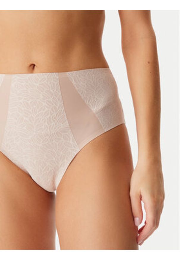 Chantelle Figi klasyczne z wysokim stanem C18IC5 Beżowy. Stan: podwyższony. Kolor: beżowy. Materiał: syntetyk