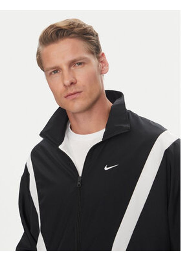 Nike Wiatrówka FZ0248 Czarny Relaxed Fit. Kolor: czarny. Materiał: syntetyk