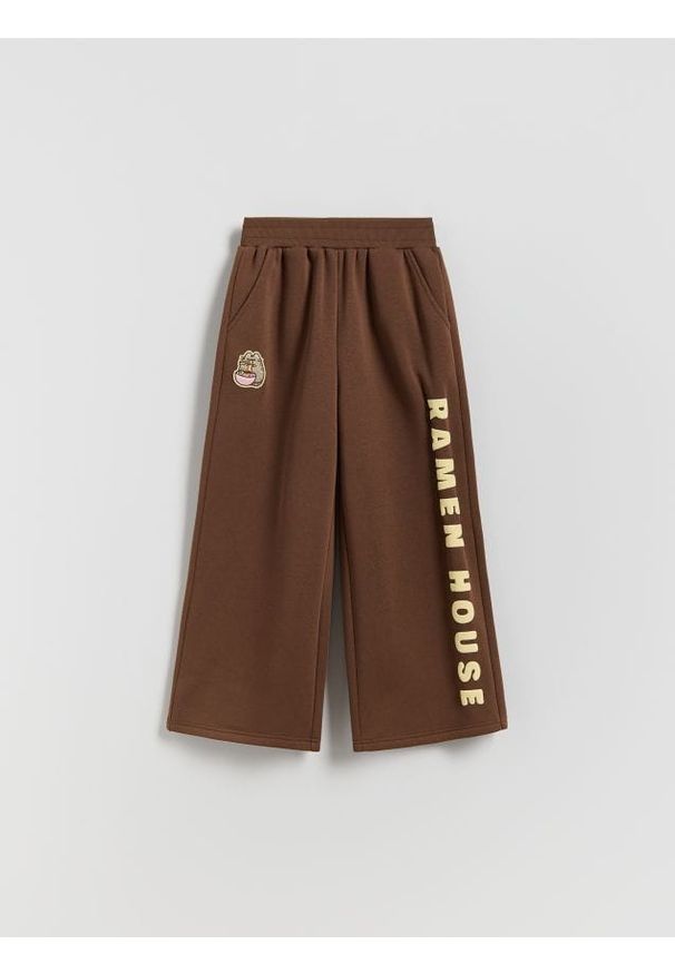 Reserved - Spodnie dresowe Pusheen - ciemnobrązowy. Kolor: brązowy. Materiał: dresówka