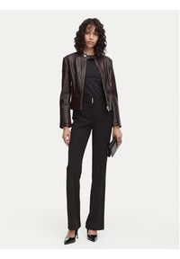 Guess Kurtka z imitacji skóry W6YL25 W2914 Brązowy ciemny Regular Fit. Kolor: brązowy. Materiał: skóra #4