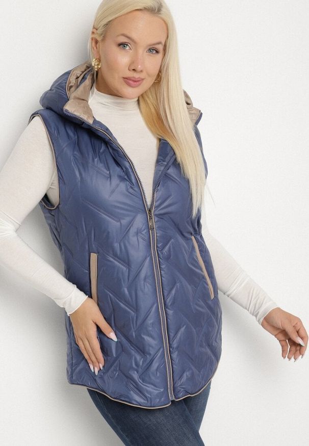 Born2be - Niebieska Pikowana Kamizelka z Odpinanym Kapturem Rilanisa. Okazja: na co dzień. Kolor: niebieski. Materiał: jeans. Styl: klasyczny, casual, elegancki