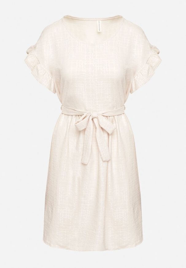 Born2be - Jasnobeżowa Sukienka Ozdobiona Falbankami i Paskiem Izulira. Typ kołnierza: kołnierz z falbankami. Kolor: beżowy. Wzór: aplikacja. Styl: elegancki