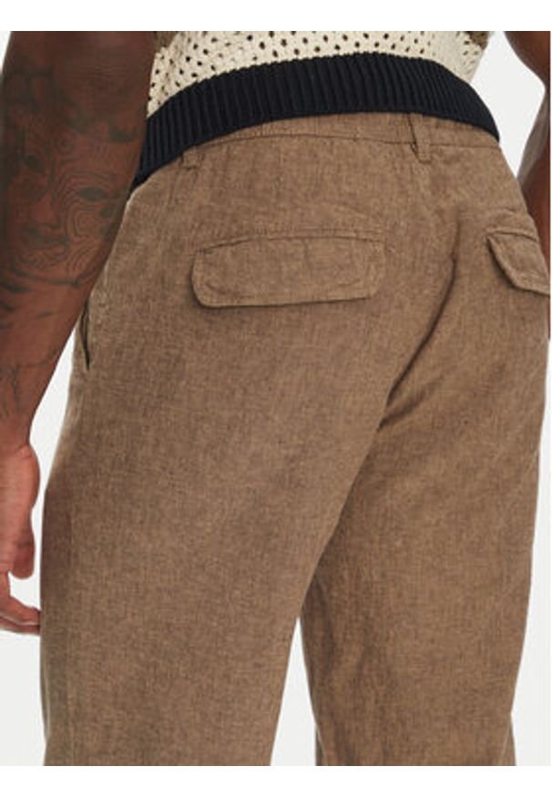 Lindbergh Spodnie materiałowe 30-008023 Beżowy Relaxed Fit. Kolor: beżowy. Materiał: bawełna
