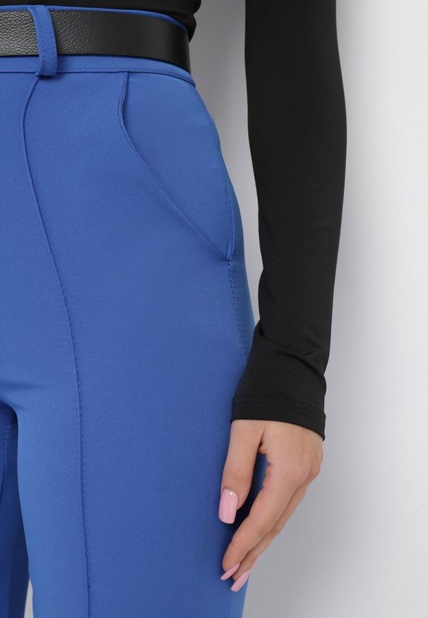 Born2be - Granatowe Spodnie z Wysokim Stanem i Paskiem z Imitacji Skóry Pat. Okazja: na co dzień. Stan: podwyższony. Kolor: niebieski. Materiał: skóra. Styl: casual, elegancki