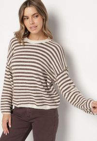 Born2be - Jasnobeżowy Sweter Oversize w Paski z Dodatkiem Wełny i Wiskozy Tianalla. Kolor: beżowy. Materiał: wiskoza, wełna. Wzór: paski. Styl: elegancki