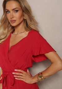 Renee - Czerwona Rozkloszowana Sukienka Midi z Wiązanym Paskiem Elemia. Kolor: czerwony. Materiał: materiał, tkanina, wiskoza. Długość: midi #2