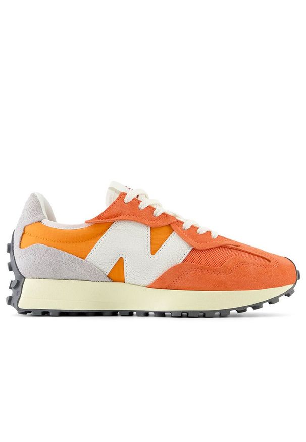 Buty New Balance U327WRC - pomarańczowe. Okazja: na co dzień. Zapięcie: sznurówki. Kolor: pomarańczowy. Materiał: guma, skóra, zamsz, prążkowany, materiał. Szerokość cholewki: normalna