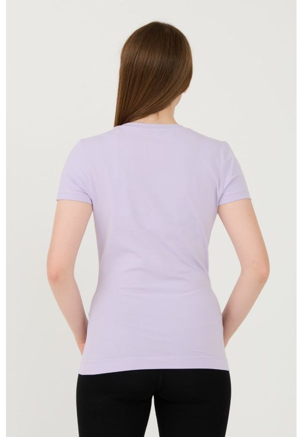 Guess - GUESS Lawendowy t-shirt Script. Kolor: fioletowy