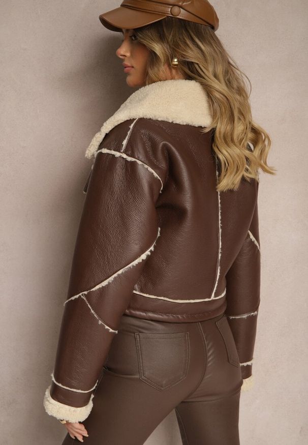 Renee - Brązowa Kurtka Typu Biker o Krótkim Kroju z Kołnierzem i Kieszeniami Naonellea. Okazja: na co dzień. Kolor: brązowy. Materiał: futro, jeans. Długość: krótkie. Styl: casual, elegancki