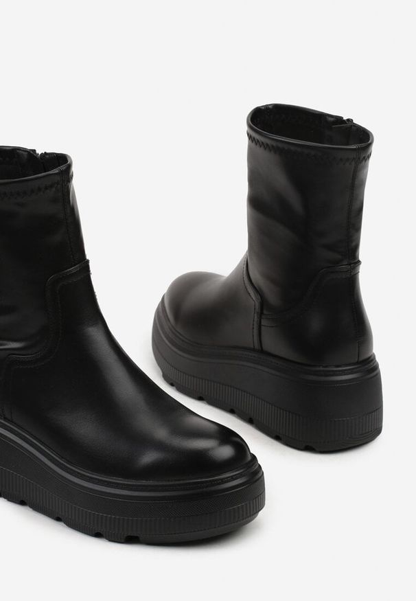 Renee - Czarne Botki na Platformie w Stylu Cyber Fisatte. Kolor: czarny. Materiał: skóra. Obcas: na platformie