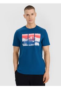 4f - 4F T-shirt regular z nadrukiem męski - turkusowy S. Okazja: na co dzień. Kolor: turkusowy. Materiał: jersey, materiał, bawełna. Długość rękawa: krótki rękaw. Długość: krótkie. Wzór: nadruk. Styl: casual, sportowy, klasyczny #1