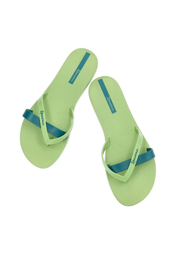 Zielone Japonki Ipanema Modne Klapki Damskie. Okazja: na co dzień, na plażę, na spacer. Kolor: zielony. Materiał: materiał. Wzór: paski. Sezon: lato. Styl: casual