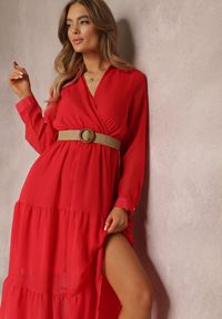 Renee - Czerwona Sukienka z Kopertowym Dekoltem i Plecionym Paskiem Velo. Kolor: czerwony. Materiał: tkanina. Typ sukienki: kopertowe #3