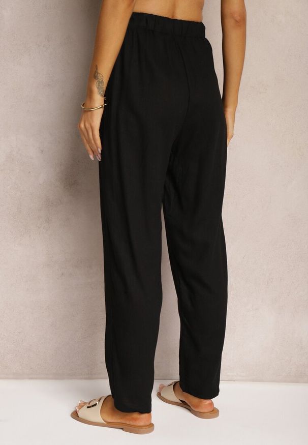 Renee - Czarne Proste Spodnie Bawełniane z Gumką w Pasie Xisela. Kolor: czarny. Materiał: bawełna. Styl: elegancki