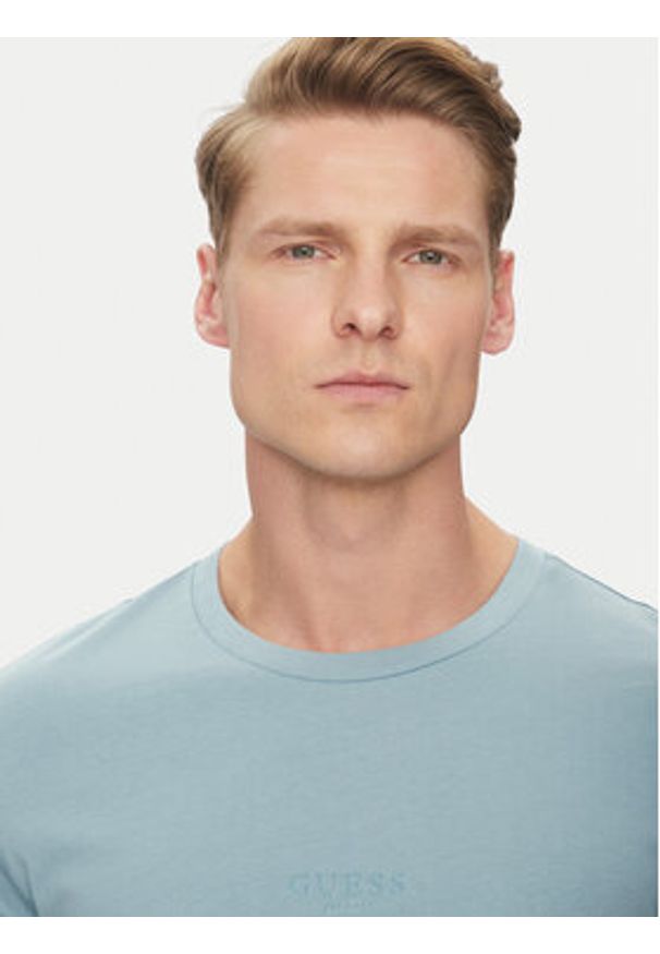 Guess T-Shirt M2YI72 I3Z14 Niebieski Regular Fit. Kolor: niebieski. Materiał: bawełna