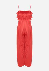 Born2be - Czerwony Kombinezon Koktajlowy na Regulowanych Ramiączkach z Falbankami i Gumką w Pasie Tesvia. Okazja: na co dzień. Kolor: czerwony. Długość rękawa: na ramiączkach. Styl: wizytowy #3