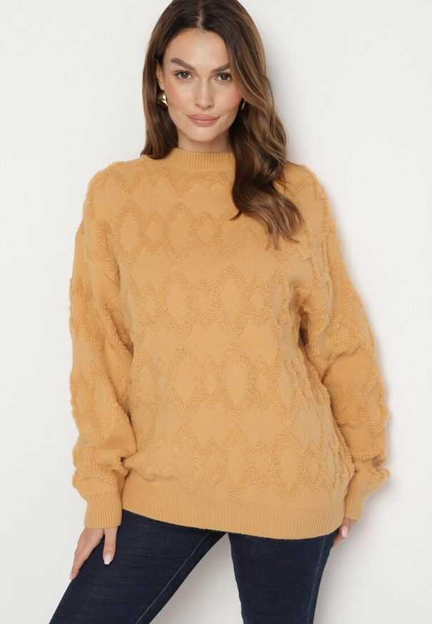Born2be - Żółty Sweter o Luźnym Kroju i Wzorzystym Splocie ze Ściągaczami Elondrae. Okazja: na co dzień. Kolor: żółty. Materiał: bawełna, jeans. Długość rękawa: długi rękaw. Długość: długie. Wzór: ze splotem. Styl: elegancki, casual