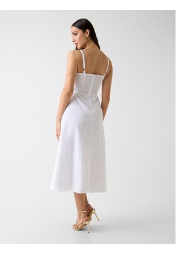 Guess Sukienka codzienna 182253 Biały Classic Fit. Okazja: na co dzień. Kolor: biały. Typ sukienki: proste. Styl: casual