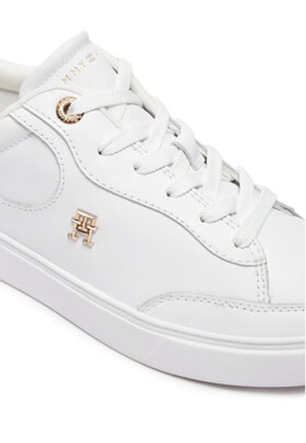 TOMMY HILFIGER - Tommy Hilfiger Sneakersy Essential Chic Court Sneaker FW0FW08322 Biały. Kolor: biały. Materiał: skóra