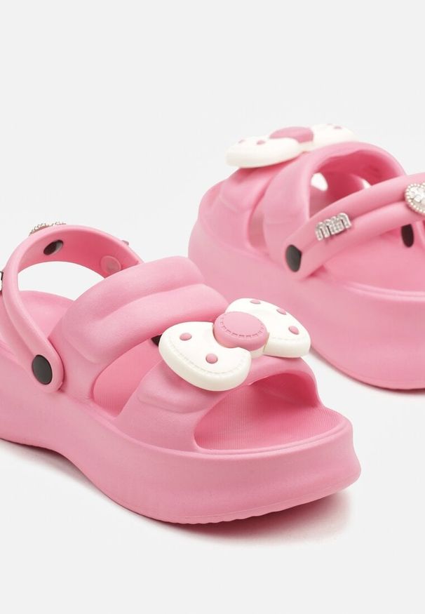Born2be - Różowe Klapki z Pianki z Paskiem Podtrzymującym Stopę i z Kokardką Arvisia. Okazja: na co dzień. Kolor: różowy. Sezon: lato. Styl: casual