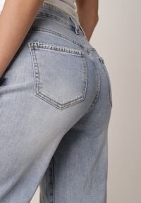 Born2be - Niebieskie Jeansy Szerokie z Wysokim Stanem Ozdobione Przeszyciami Aikaea. Okazja: na co dzień. Stan: podwyższony. Kolor: niebieski. Wzór: aplikacja. Styl: casual, elegancki #4