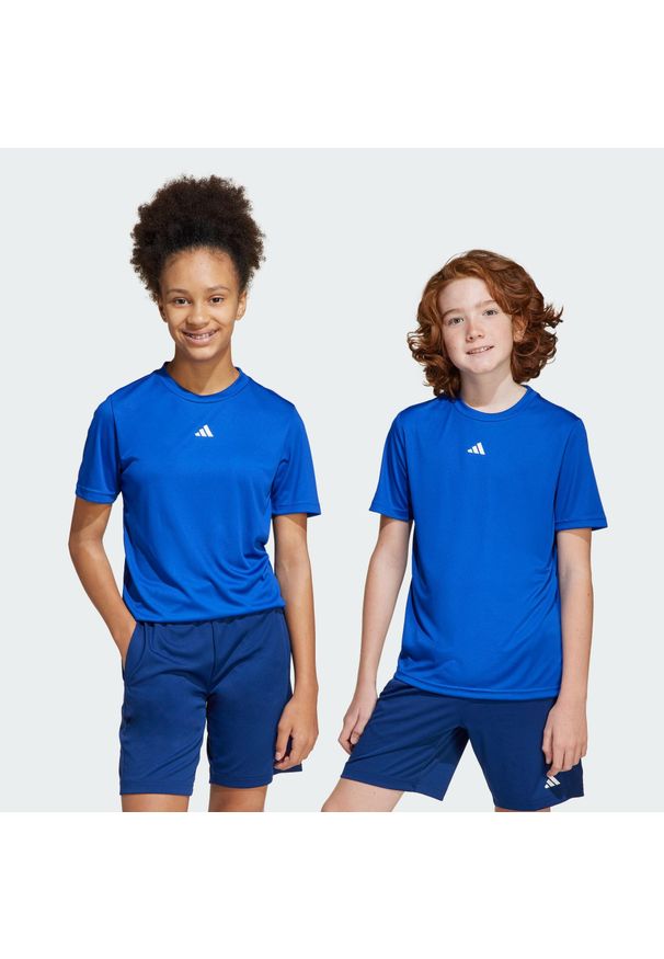 Adidas - Koszulka Train Essentials Logo Regular Fit Kids. Kolor: niebieski, wielokolorowy, biały. Materiał: materiał. Sport: joga i pilates